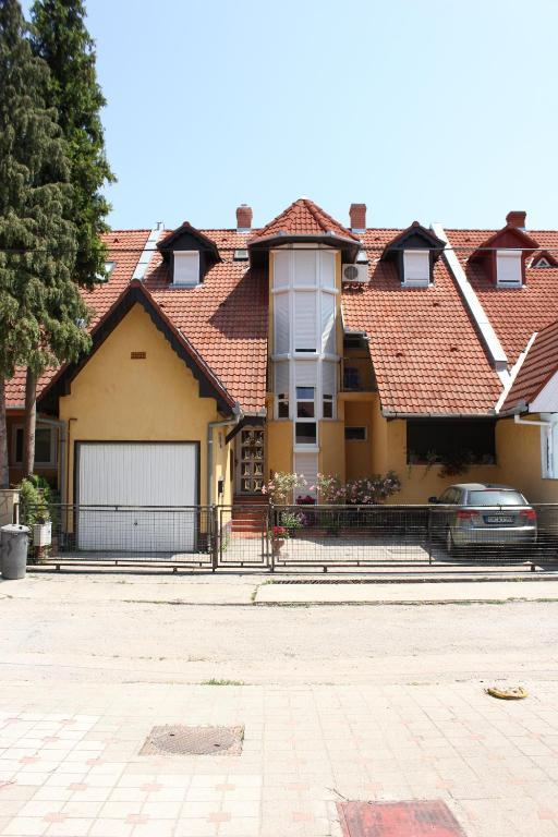 Abigel Vendeghaz Hotel Harkány Екстериор снимка